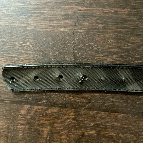 Mens Burberry belt - Picture 2 of 7
